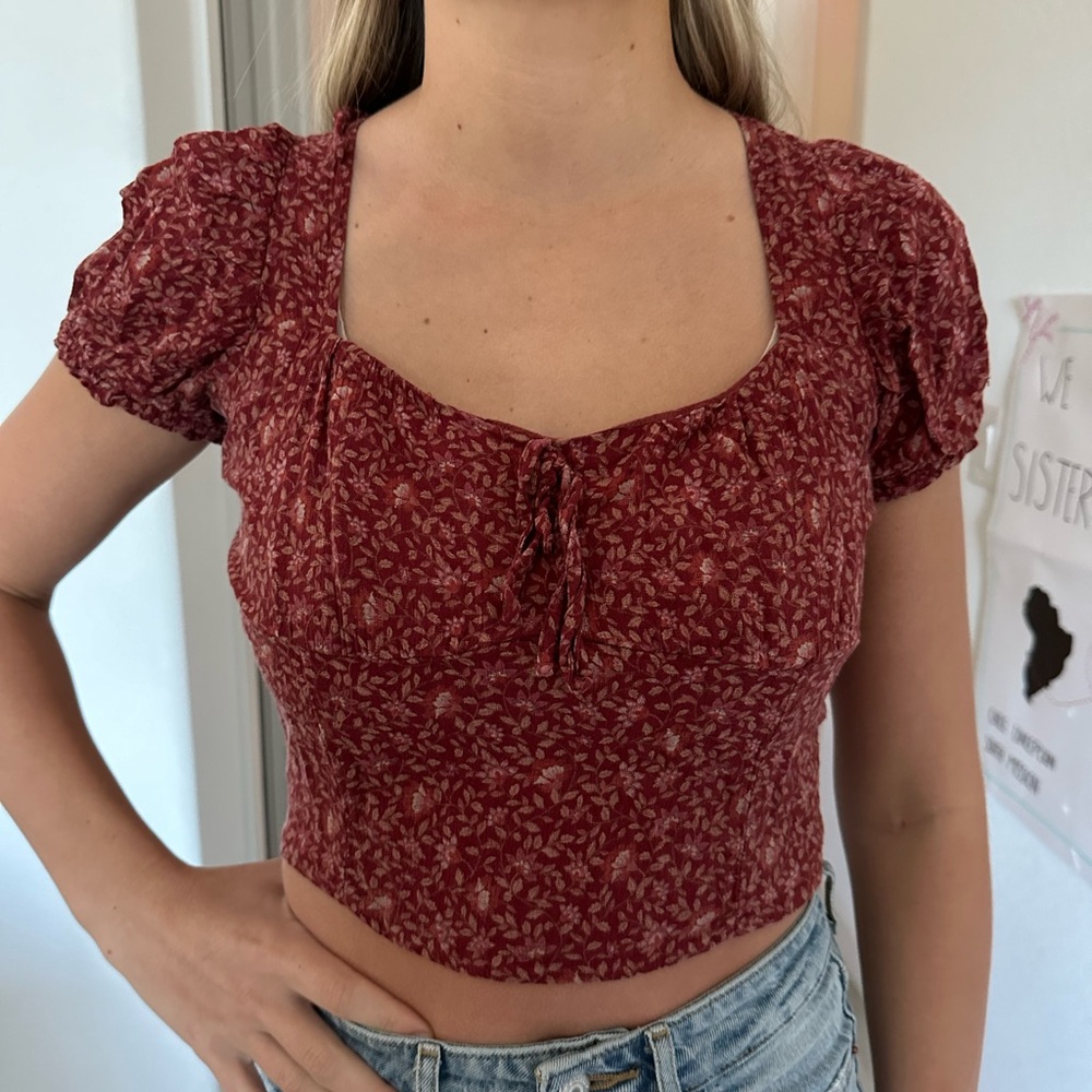 Abercrombie & Fitch Burgundy Floral Crop Top